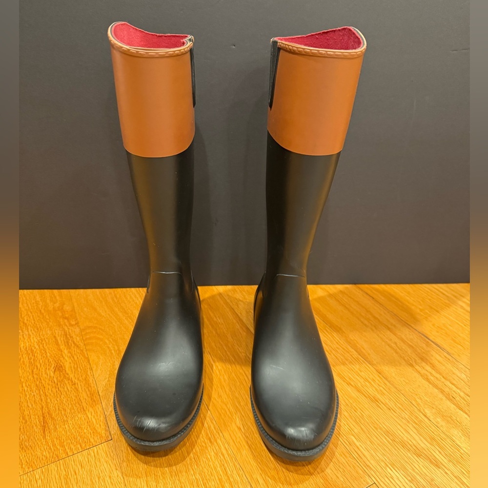 Tommy Hilfiger women Tall Black and Tan Matte Rubber Rain Boots Size 7 - Picture 3 of 16